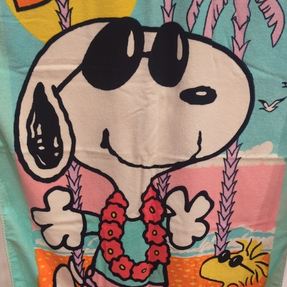 Snoopy Beach Towel with Palm Trees - Picture 3 of 7